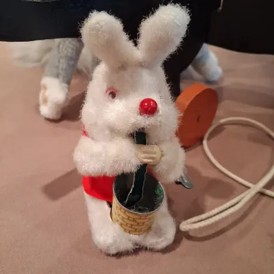 WIND UP RABBIT, PLUSH ANIMALS, SHOPPING CART AND PULL TOY