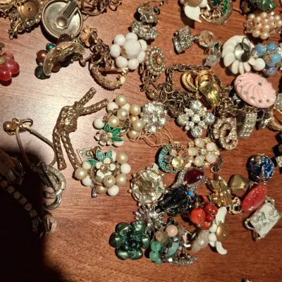 VINTAGE COSTUME JEWELRY FOR CRAFT PROJECTS