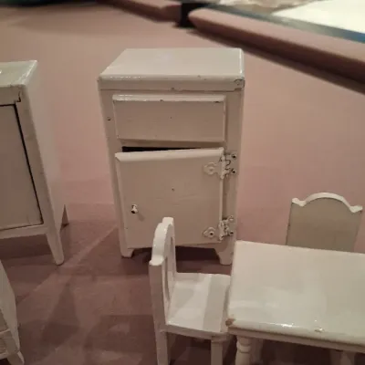 QUALITY MOSTLY WOODEN DOLL HOUSE FURNITURE