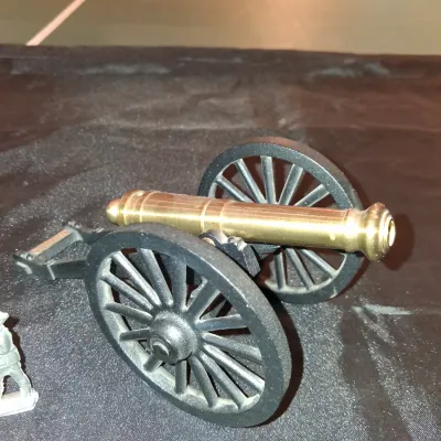 YORKTOWN, VA CANON AND SMALL LEAD MILITARY FIGURES