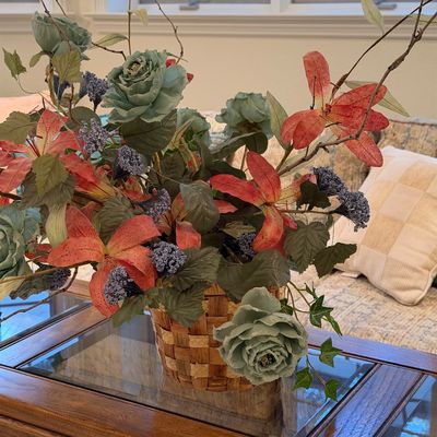 LANE 3-PANEL GLASS INSERT SOFA TABLE WITH FLORAL CENTER PIECE
