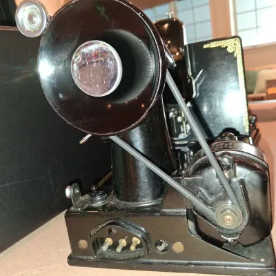 SINGER FEATHERWEIGHT SEWING MACHINE WITH CASE PLUS SEWING BOX WITH NOTIONS