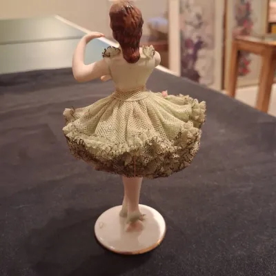 2 PROCELAIN FIGURINES
