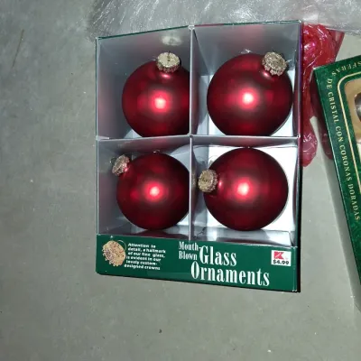 6 FOOT LIT TREE AND TREE ORNAMENTS