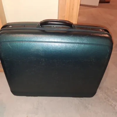 SAMSONITE HARD SIDED SUITCASE ON 4 WHEELS AND A SAMSONITE GARMENT BAG