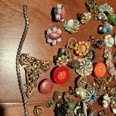 VINTAGE COSTUME JEWELRY FOR CRAFT PROJECTS