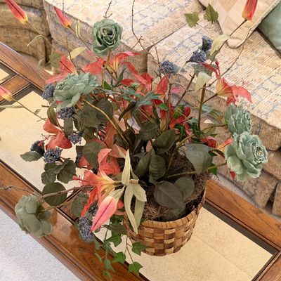 LANE 3-PANEL GLASS INSERT SOFA TABLE WITH FLORAL CENTER PIECE