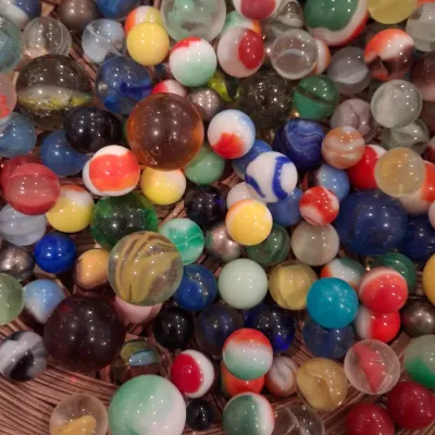 AN ASSORTMENTS OF MARBLES
