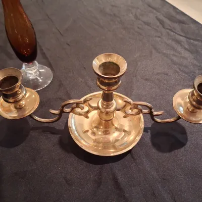 2 HEAVY BRASS CANDLESTICKS AND 3 VASES