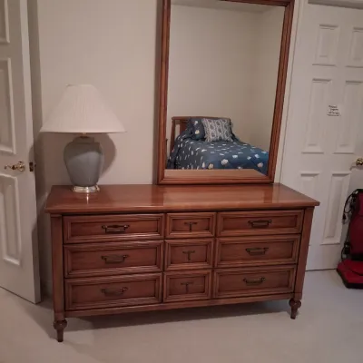 WHITE 7 DRAWER DOVETAILED DRAWER DRESSER WITH MIRROR AND LAMP