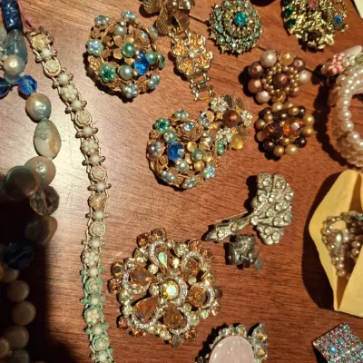 VINTAGE COSTUME JEWELRY FOR CRAFT PROJECTS
