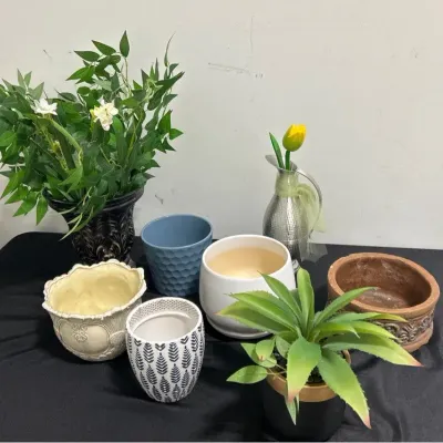 CL125 Pretty Flower Pots & Greenery