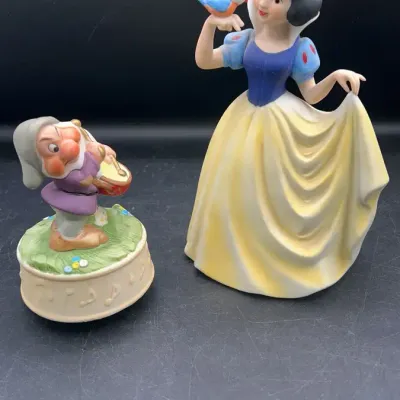 CL194 Walt Disney Snow White & Grumpy 