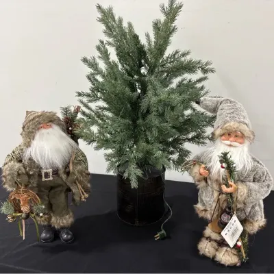 CL137 Season’s Greetings!  Lighted Tree & Santas