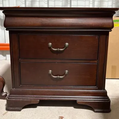 CL172 Classic Bedside Table 