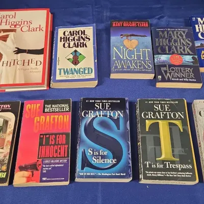 Mystery & Thriller Novels - Sue Grafton, Mary Higgins Clark, Carol Higgins Clark