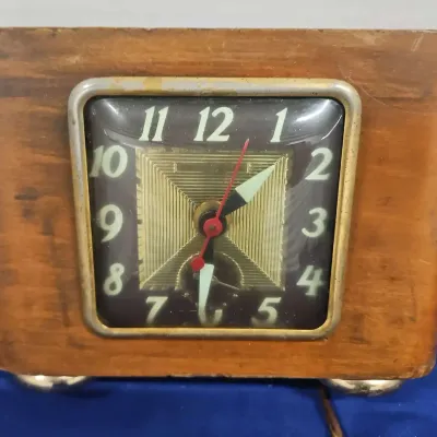Vintage 1930s United Alarm Electric Analog Clock Model 488 Glass Wood
