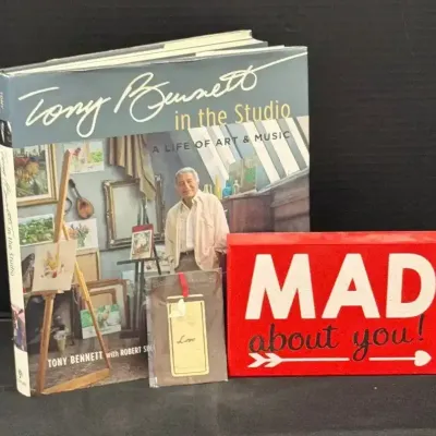 Tony Bennett In The Studio A Lif Of Art Music, Mad About You Sign, Gold Bookmark