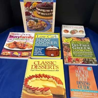 7 Cookbooks - Taste Of Home 2000, Busy Family Favorites, Low Carb Slow Cooker, Greek, South Beach