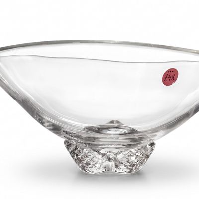 Sale Photo Thumbnail #243: VINTAGE STEUBEN GLASS BOWL SIGNED