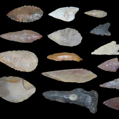 Sale Photo Thumbnail #613: Neolithic Arrowheads, Sahara Desert, Southwest Africa, 4000-6000 BP