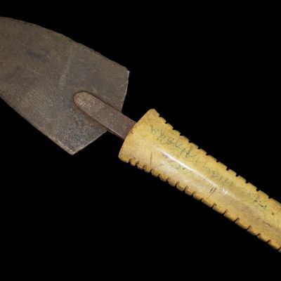 Sale Photo Thumbnail #154: 9 1/4" Ipana Knife, Eskimo / Inuit, Alaska, Nice Patination on Handle, All Original