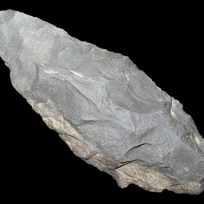 Sale Photo Thumbnail #468: 2 3/8" Arrowhead, Black Basalt, Northern California