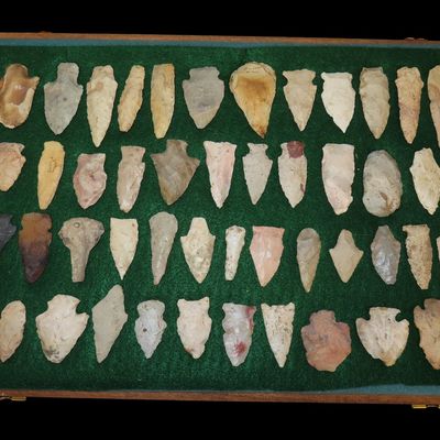 Sale Photo Thumbnail #765: 12" x 18" Display Case with 47 Arrowheads, Lee's Summit, Missouri, Ex. Patrick Raines
