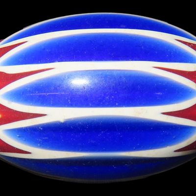 Sale Photo Thumbnail #395: 1 1/2" Glass Chevron Bead