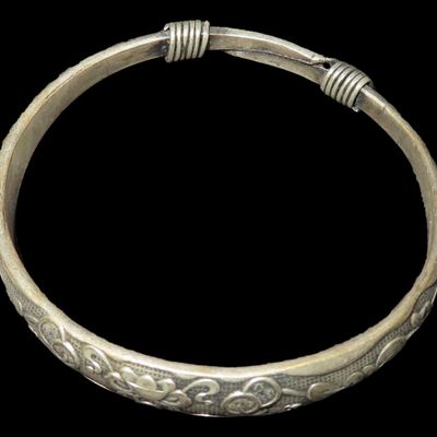 Sale Photo Thumbnail #588: Antique Asian / Chinese Cuff Bracelet, Stamped