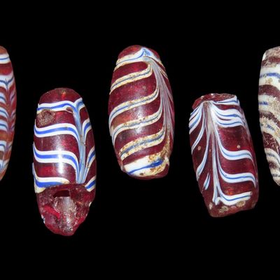 Sale Photo Thumbnail #402: Grouping of 5 Venetian Feather Beads, 16th-18th Century