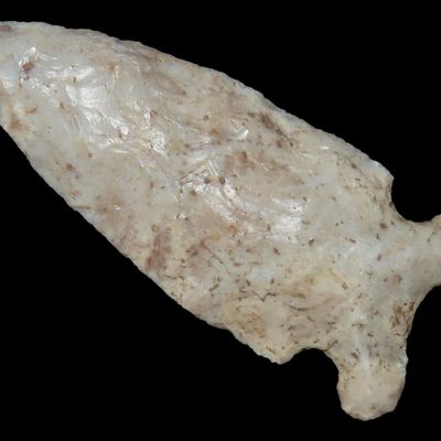 Sale Photo Thumbnail #177: 1 3/4" Robinson Fox Ear Style, Lewis Co., Missouri, Late Archaic, 4000-3000 BP
