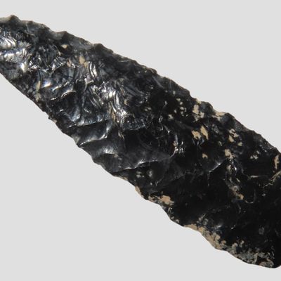 Sale Photo Thumbnail #418: 1 11/16" Eden, Gem Obsidian, Eastern Oregon, Ground Base and Oblique Flaked, Ex. Ronald Bowles Collection
