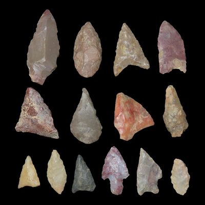 Sale Photo Thumbnail #267: Lot of Neolithic Arrowheads, Sahara Desert, West Africa