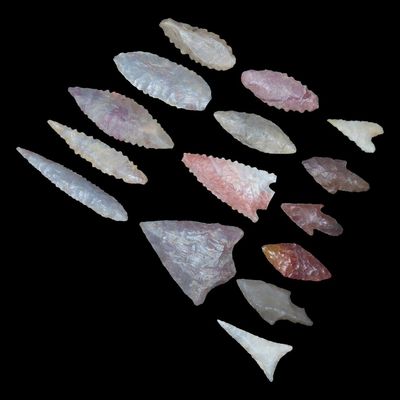 Sale Photo Thumbnail #596: Collection of 15 Neolithic Arrowheads, Western Africa, 4000-6000 BP