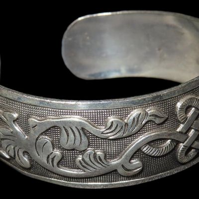 Sale Photo Thumbnail #646: Antique Asian / Chinese Cuff Bracelet, Stamped