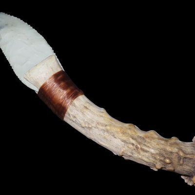 Sale Photo Thumbnail #401: 7 1/4" Modern Knapped Glass Knife, Deer Antler Handle