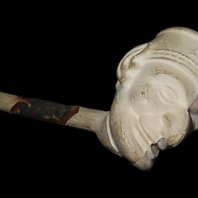 Sale Photo Thumbnail #685: 4 1/2" Great 19th Century Kaolin Pipe