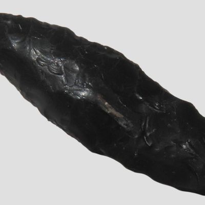 Sale Photo Thumbnail #430: 1 5/8" Cougar Mountain, Quality Obsidian, Oregon, Ground Shoulders, Ex. Denis Burger