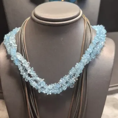 Lot 4 Fashionable Necklaces ~ Brite, attractive / Saleable