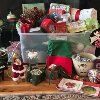 Christmas Ornaments, Decorations and Holiday Accessories