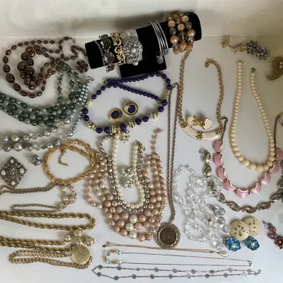 Fashion Necklaces, Bracelets, Brooches and Earrings