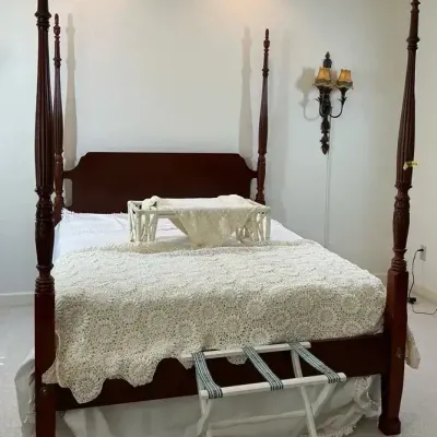 Four Poster Wood Bed with Bedding, and Luggage Rack