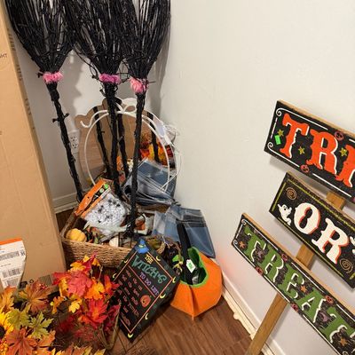 Sale Photo Thumbnail #55: Halloween Decor