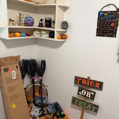Sale Photo Thumbnail #51: Halloween Decor