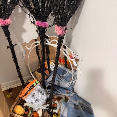 Sale Photo Thumbnail #57: Halloween Decor