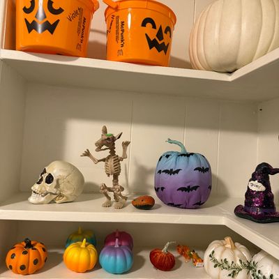 Sale Photo Thumbnail #54: Halloween Decor