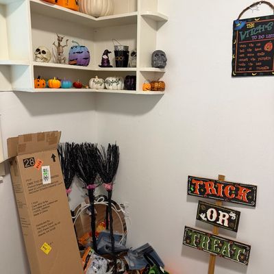 Sale Photo Thumbnail #52: Halloween Decor