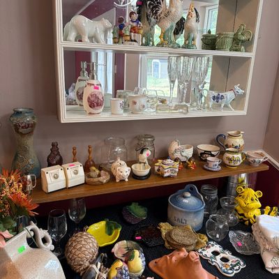 Sale Photo Thumbnail #102: Delft, Quimper, glass Decor Chickens and more.