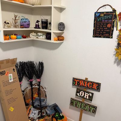 Sale Photo Thumbnail #58: Halloween Decor